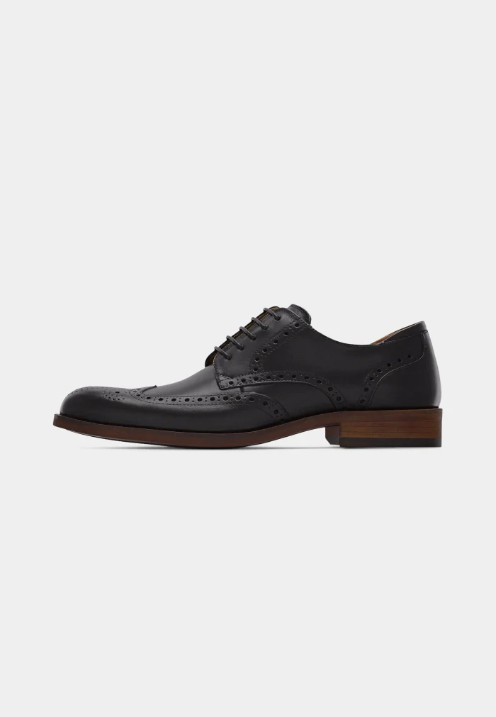 Clarks ανδρικό σκαρπίνι σε μαύρο χρώμα CraftRemi Tip Black Leather 261863907105